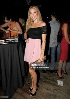 Jennifer Lyons feet photo 9