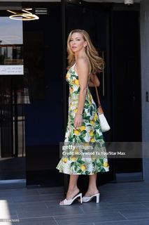 Jennifer Lyons feet photo 15