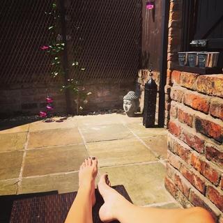 Jennifer Metcalfe feet photo thumbnail