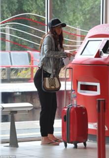 Jennifer Metcalfe feet photo thumbnail