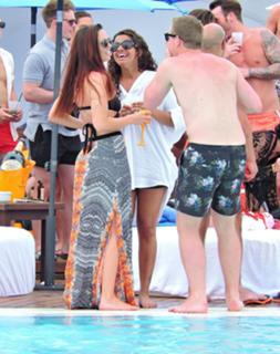 Jennifer Metcalfe feet photo thumbnail