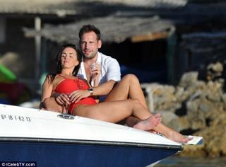 Jennifer Metcalfe feet photo thumbnail