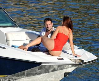 Jennifer Metcalfe feet photo thumbnail