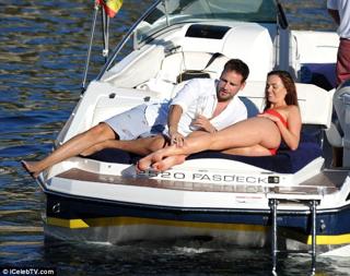 Jennifer Metcalfe feet photo thumbnail