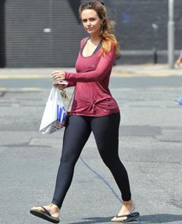 Jennifer Metcalfe feet photo thumbnail