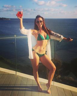 Jennifer Metcalfe feet photo thumbnail