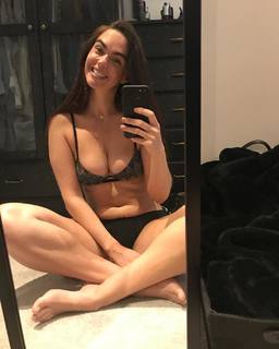 Jennifer Metcalfe feet photo thumbnail