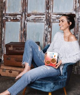 Jennifer Metcalfe feet photo thumbnail