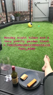 Jennifer Metcalfe feet photo thumbnail