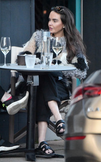 Jennifer Metcalfe feet photo thumbnail