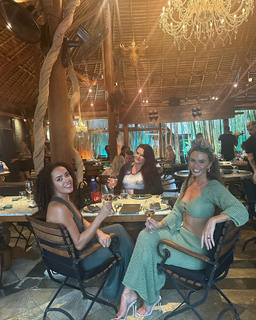 Jennifer Metcalfe feet photo thumbnail