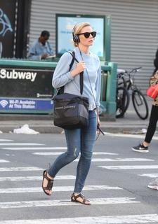 Jennifer Morrison feet photo thumbnail