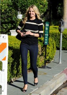 Jennifer Morrison feet photo thumbnail