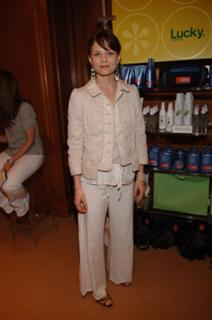 Jennifer Morrison feet photo thumbnail