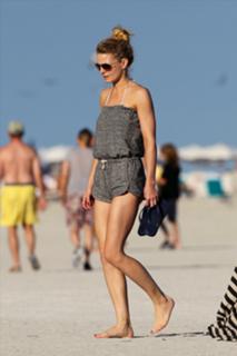 Jennifer Morrison feet photo thumbnail