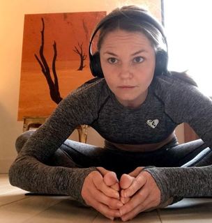 Jennifer Morrison feet photo thumbnail