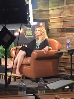 Jennifer Nettles feet photo thumbnail