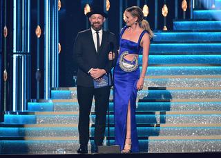 Jennifer Nettles feet photo thumbnail