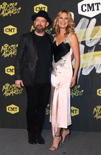 Jennifer Nettles feet photo thumbnail