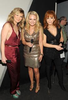 Jennifer Nettles feet photo thumbnail