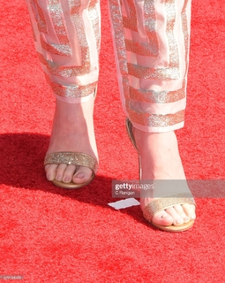Jennifer Nettles feet photo thumbnail