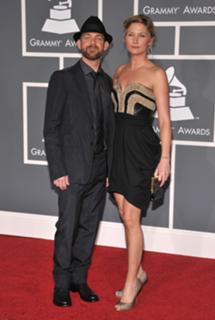 Jennifer Nettles feet photo thumbnail