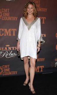 Jennifer Nettles feet photo thumbnail