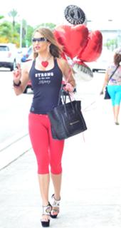 Jennifer Nicole Lee feet photo thumbnail