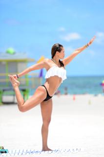Jennifer Nicole Lee feet photo thumbnail