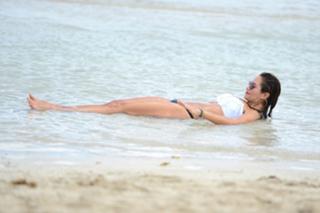Jennifer Nicole Lee feet photo thumbnail