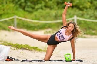 Jennifer Nicole Lee feet photo thumbnail