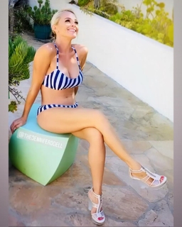 Jennifer O'Dell feet photo thumbnail