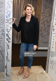 Jennifer Robertson feet photo 16