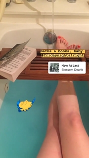 Jennifer Stone feet photo thumbnail