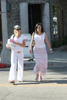 Jennifer Tilly feet photo thumbnail