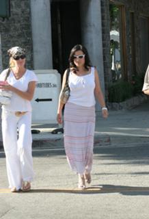Jennifer Tilly feet photo thumbnail