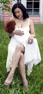 Jennifer Tilly feet photo thumbnail