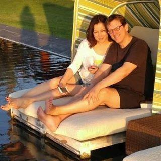 Jennifer Tilly feet photo thumbnail