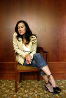 Jennifer Tilly feet photo thumbnail