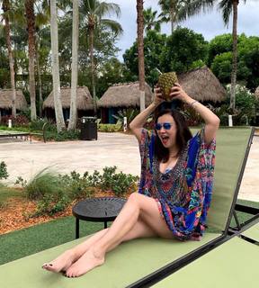 Jennifer Tilly feet photo thumbnail