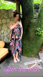 Jennifer Tilly feet photo thumbnail