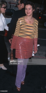 Jennifer Tilly feet photo thumbnail