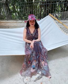 Jennifer Tilly feet photo thumbnail