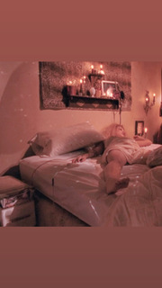 Jennifer Tilly feet photo thumbnail