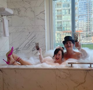 Jennifer Tilly feet photo thumbnail