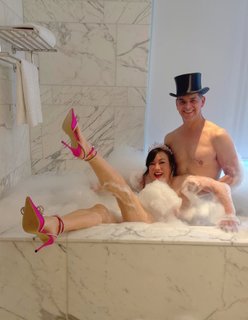 Jennifer Tilly feet photo thumbnail