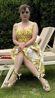 Jennifer Tilly feet photo thumbnail