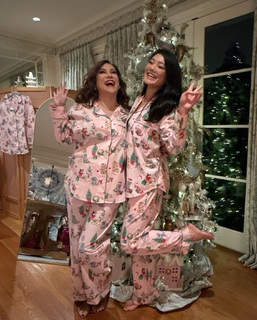 Jennifer Tilly feet photo thumbnail