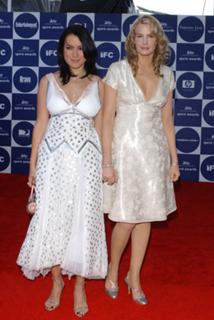 Jennifer Tilly feet photo thumbnail