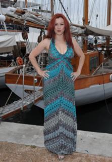 Jennifer Tilly feet photo thumbnail